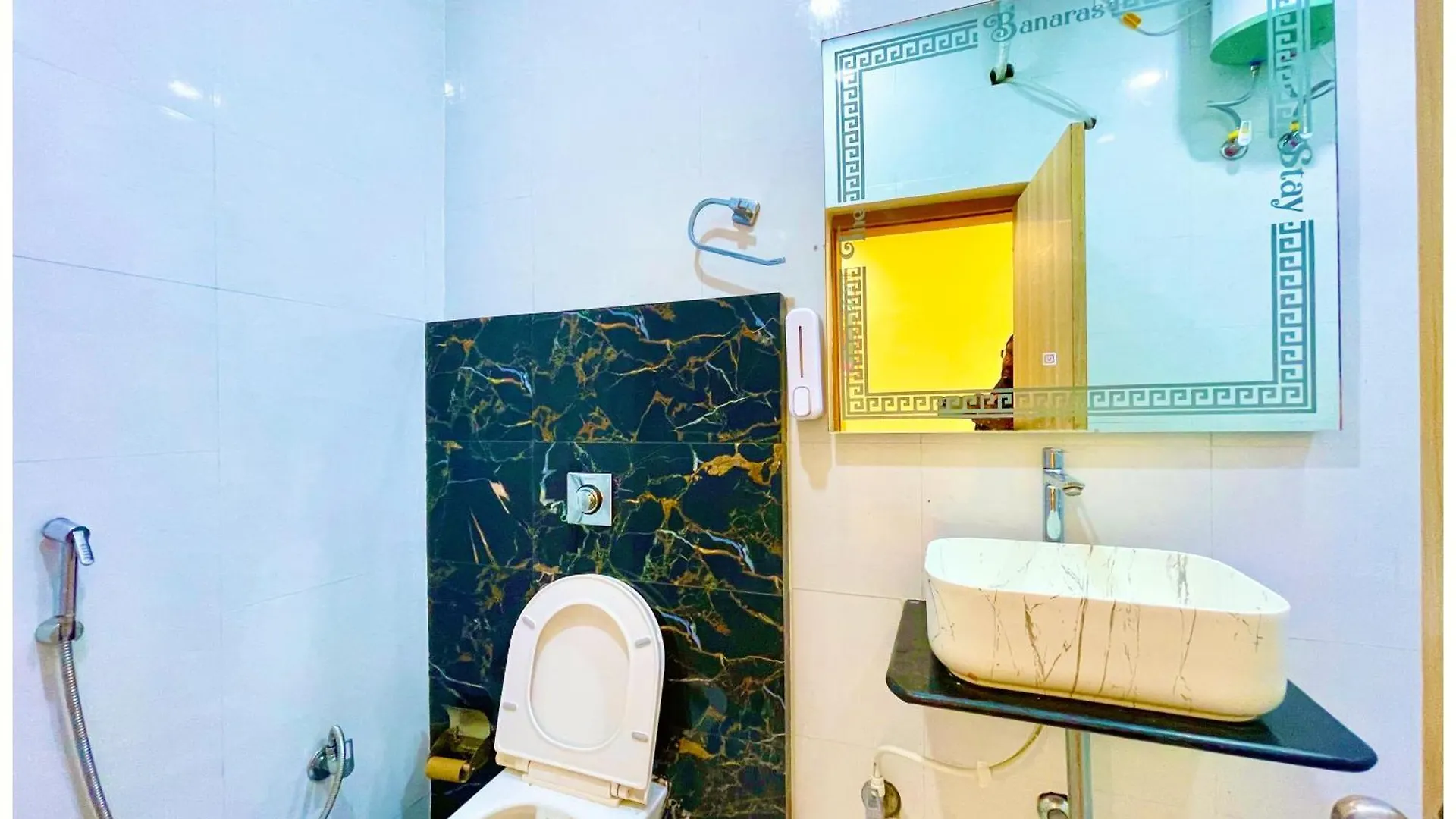 Homestay Hotel Banaras Inn Near Kashi Vishwanath Temple- Free Wifi and Parking Facilities - Fully Air Conditioning- Best Hotel Varanasi India