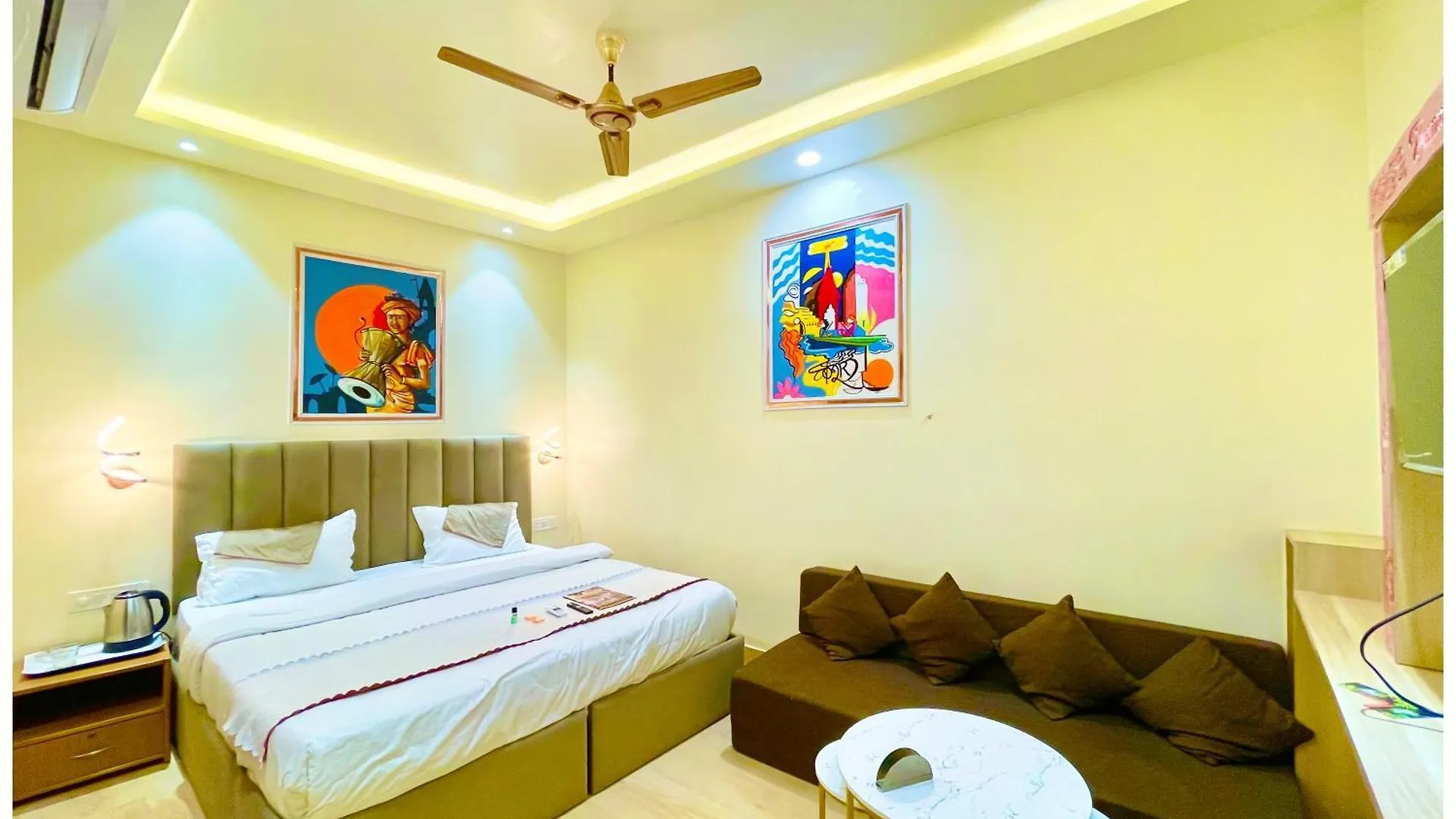 Hotel Banaras Inn Near Kashi Vishwanath Temple- Free Wifi and Parking Facilities - Fully Air Conditioning- Best Hotel Varanasi 0*,  India