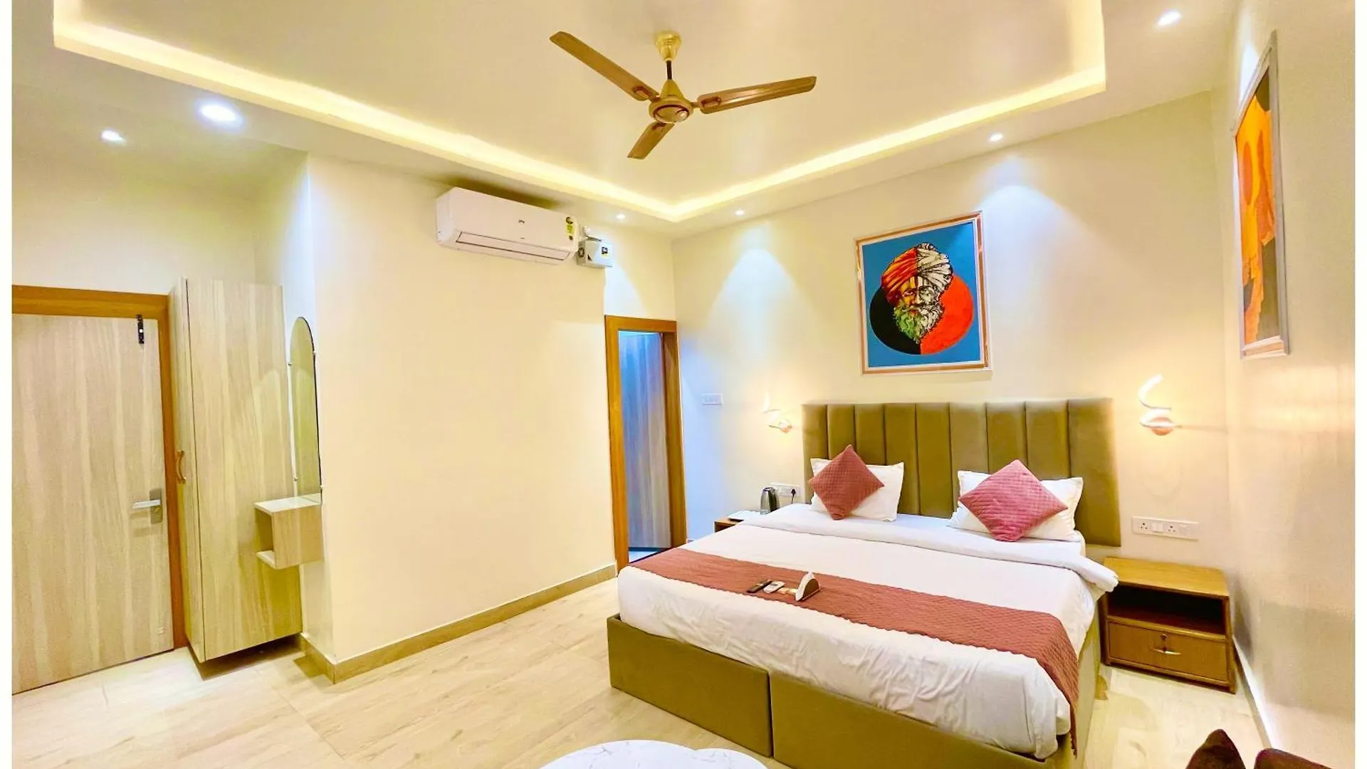 Homestay Hotel Banaras Inn Near Kashi Vishwanath Temple- Free Wifi and Parking Facilities - Fully Air Conditioning- Best Hotel Varanasi India